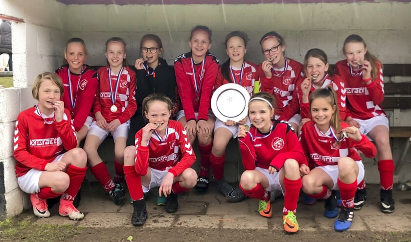 Van links naar rechts boven: Senna Rabou, Suus Baars, Fleur Boom, Noor van Rooij, Annabelle Carroll, Britt van Schijndel, Lieke Luiks, Robin van Laarhoven. Onder: Mara van den Boogaart, Evy van Griensven, Jolijn Toemen, Indy van Weert. | Fotonummer: a301b1