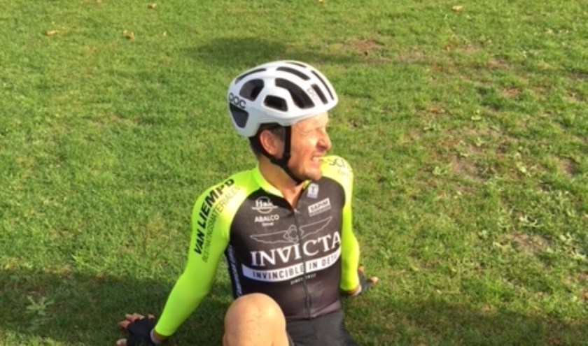 Johnny Hoogerland komt moe maar voldaan als 10e over de finish. | Fotonummer: ff1c7a