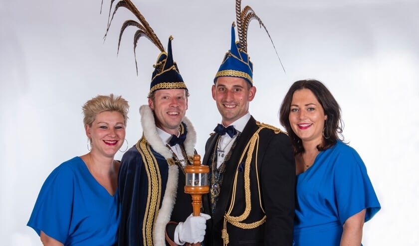 Prins Bernardus d’n Urste (l) en Adjudant Harm (r) met hun partners | Fotonummer: 685a2f