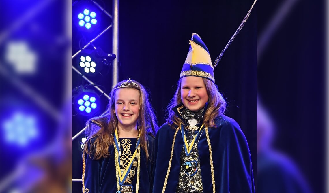 <p>De laatste jeugdprinses Prinses Elin d'n Urste en adjudante Loes. (Foto: Cock Stam)</p>