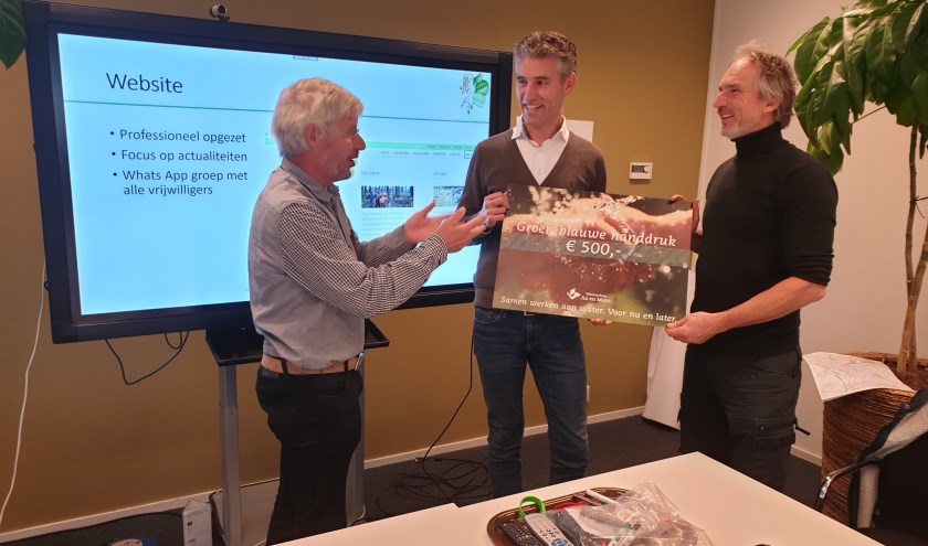 vlnr: Peter van Dijk (lid dagelijks bestuur Aa en Maas) en Pieter Janse, (secretaris SLA) en Jeroen Charpentier (bestuurslid SLA) | Fotonummer: 245c13