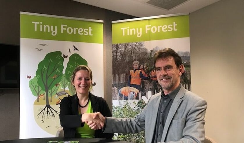 wethouder Peter van de Wiel en Renske Visscher, regio-directeur Zuid van het IVN | Fotonummer: ebcafd