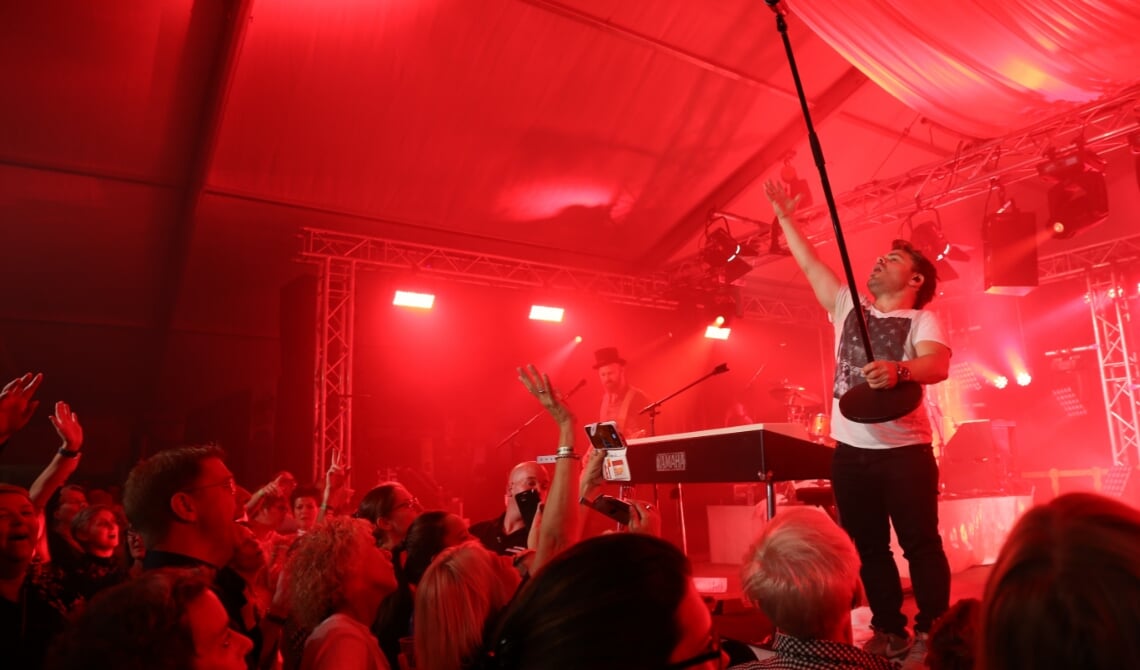 <p>In 2019 trad Van Velzen nog op tijdens het feestweekend.</p>