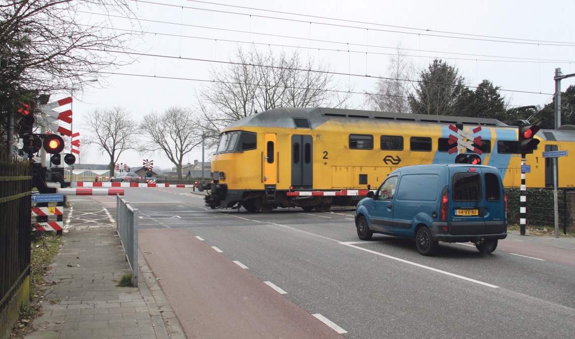 Het ziet er niet naar uit dat de dubbele spoorwegovergang vóór 2022 gesloten wordt.