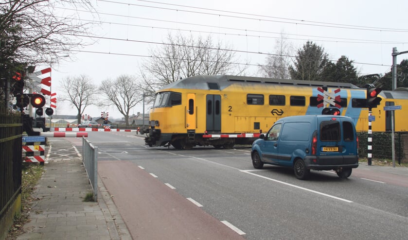 Het ziet er niet naar uit dat de dubbele spoorwegovergang vóór 2022 gesloten wordt. | Fotonummer: 7cadcb