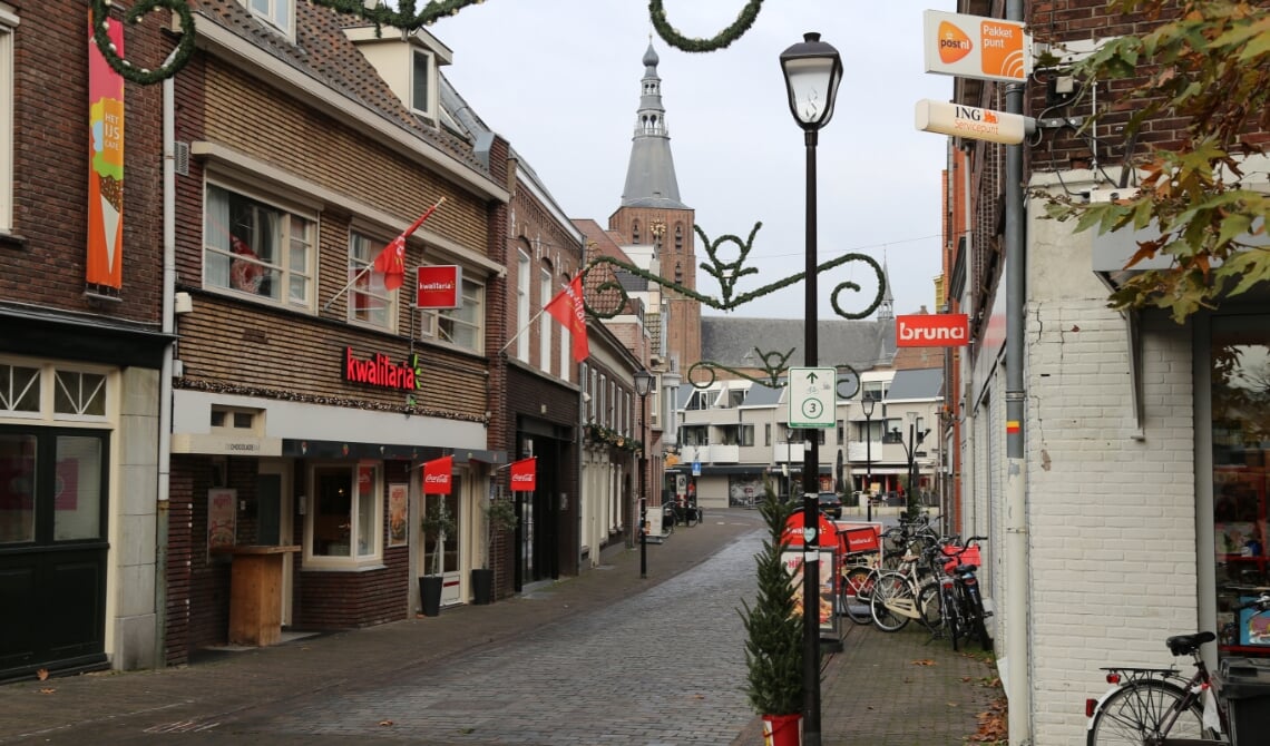 <p>Hoewel het centrum in Boxtel mooi versierd is, blijven de meeste winkels vandaag dicht.</p>
