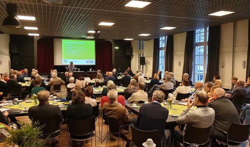 De Rots zat vol met vertegenwoordigers van diverse seniorenorganisaties. | Fotonummer: 27ff34