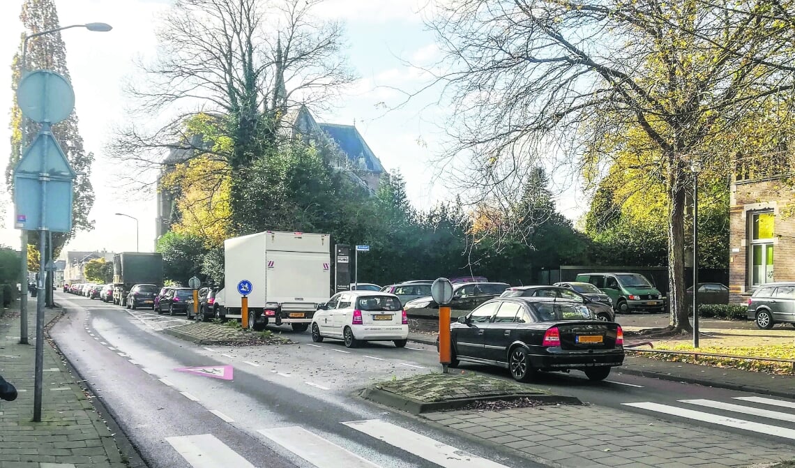 <p>In de Baroniestraat is het vaak een drukte van belang.</p>