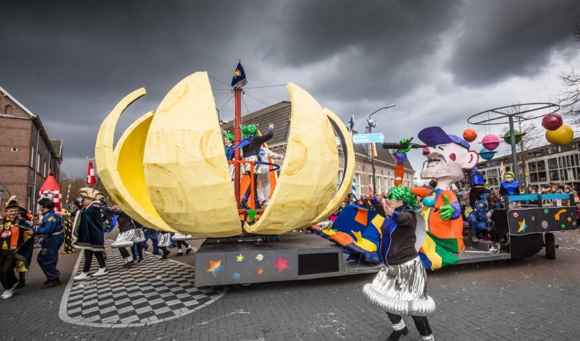 De winnende wagen van de optocht van Krabberdonk: Sjarl le Manje. | Fotonummer: ee2fdd