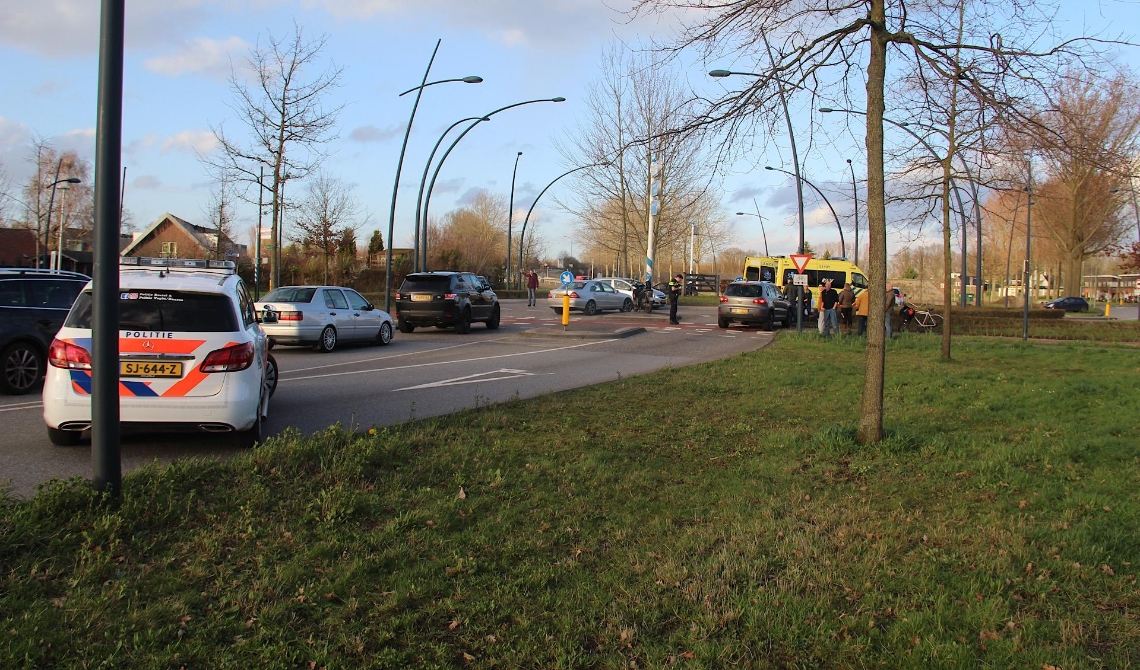 112,ongeluk,rotonde,Schijndelseweg,Boxtel,ambulance,ziekenauto,politie,botsing
