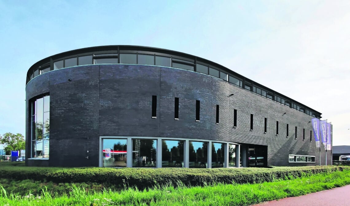 <p>Het pand van Van den Brandt was enige tijd in beeld voor grootschalige huisvesting van arbeidsmigranten. Met de nieuwe regels valt de locatie echter af.</p>