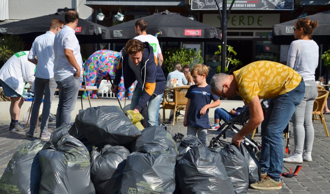 <p>Vorig jaar leverde World Clean Up Day in Boxtel een flinke berg afval op. (Foto: Jan van der Steen)</p>