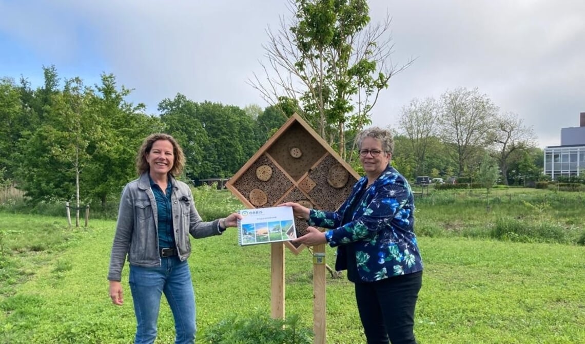 <p>Sandra Verhagen en Désiré van Laarhoven. (Foto's: Natuur in de Wijk)</p>