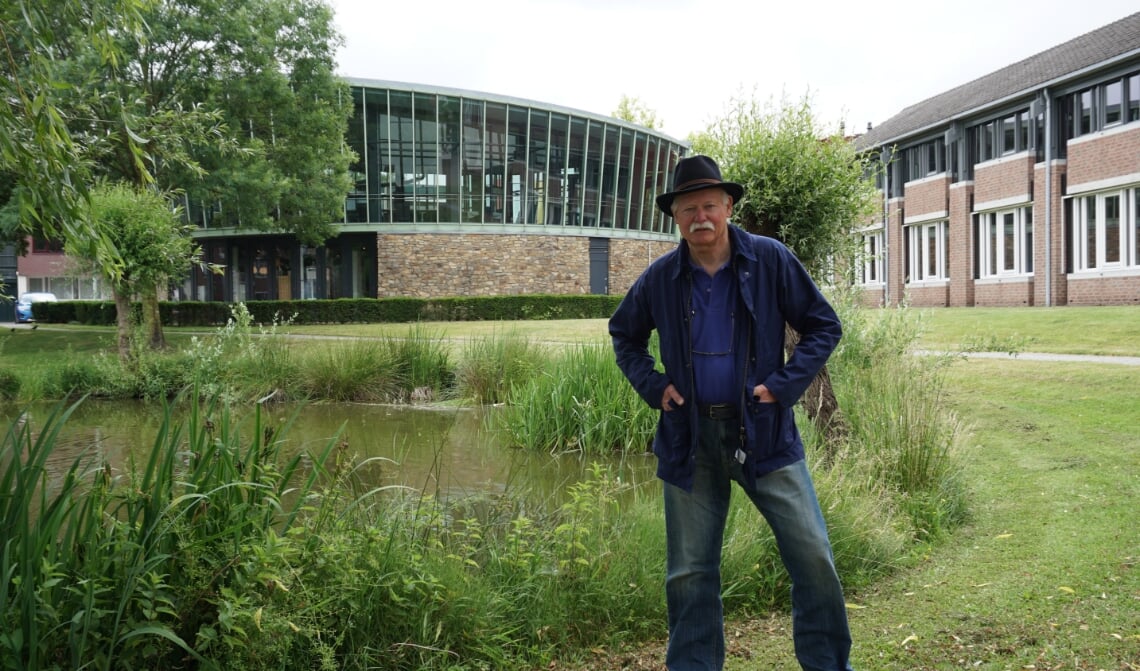 <p>Ruud van Nooijen, voor de Boxtelse raadzaal. Hij wil de ambtelijke problemen daar aankaarten. (Foto: Sander van Kasteren)</p>