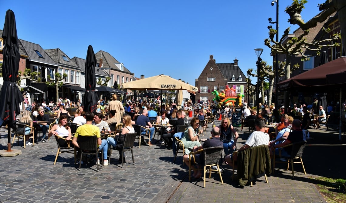<p>Een aantal weken geleden trok de open zondag veel mensen naar het centrum. (Foto: Cock Stam)</p>
