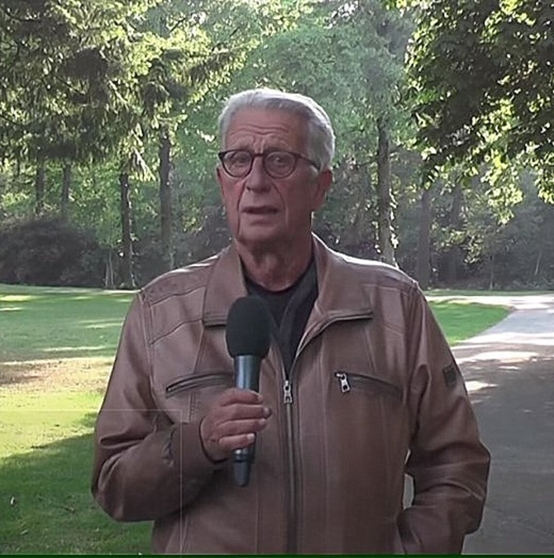 Fons van Elderen, tijdens een opname voor Omroep Dommelland.
