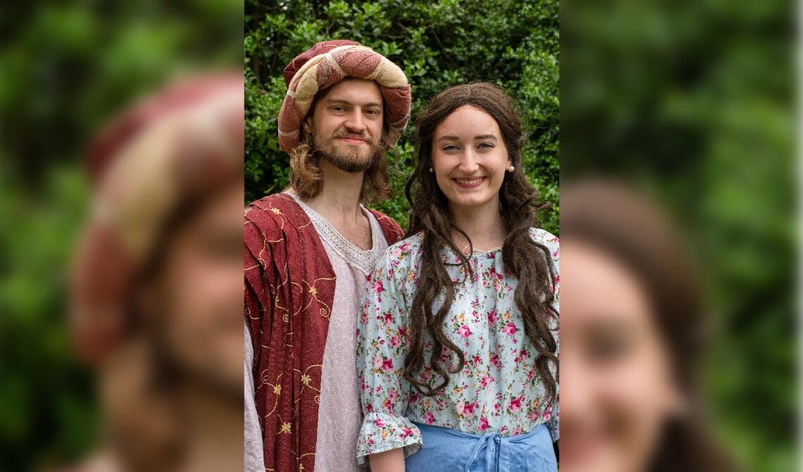 <p>Laurien Broeders (r.) als Ruth en Jan de Leeuw als Boaz. (Foto: KISI Nederland)</p>