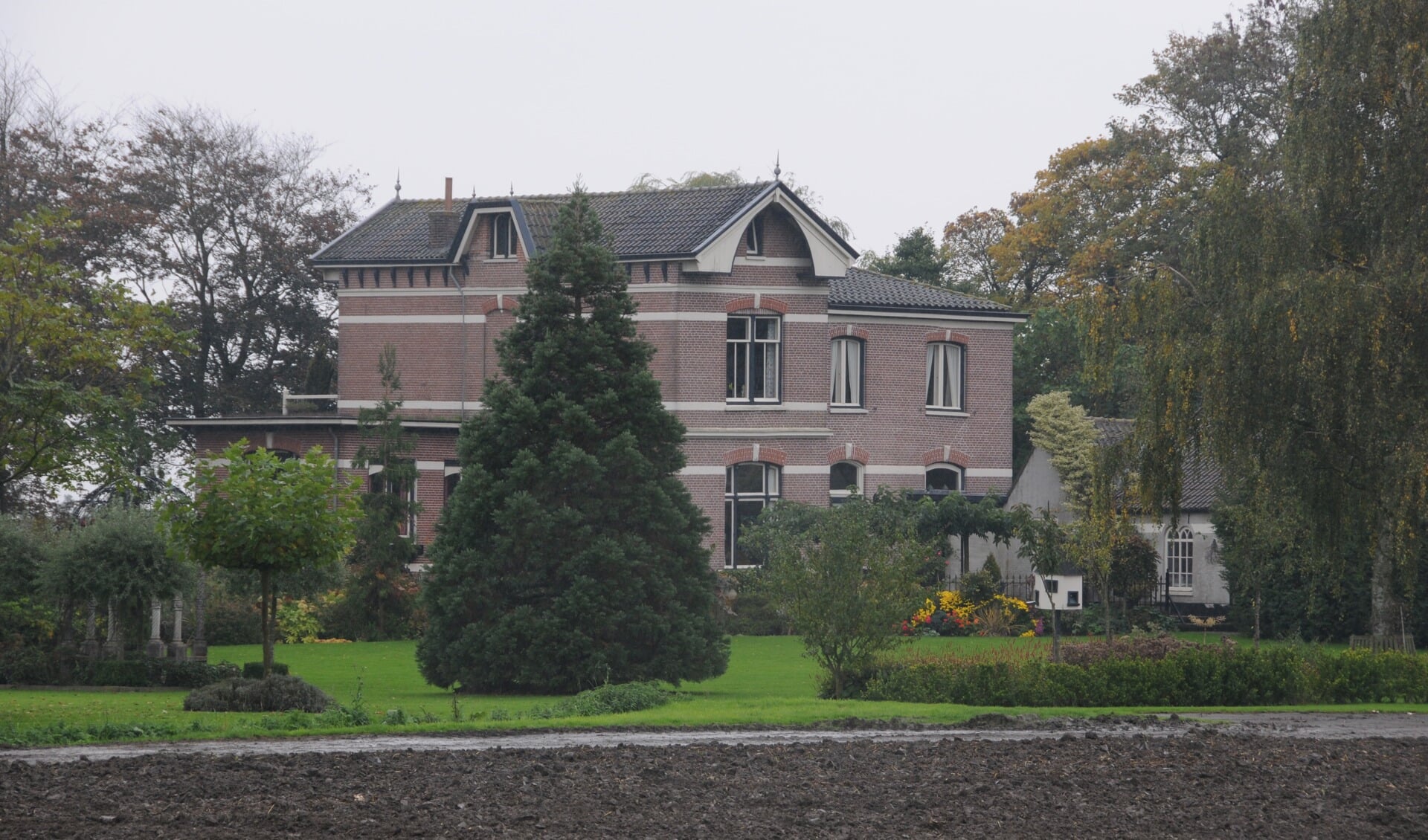 Boerderij Luchtenburg is een van de vijfentwintig boerderijen op Tholen die door de provincie is uitgeroepen als cultuurhistorisch waardevol. 