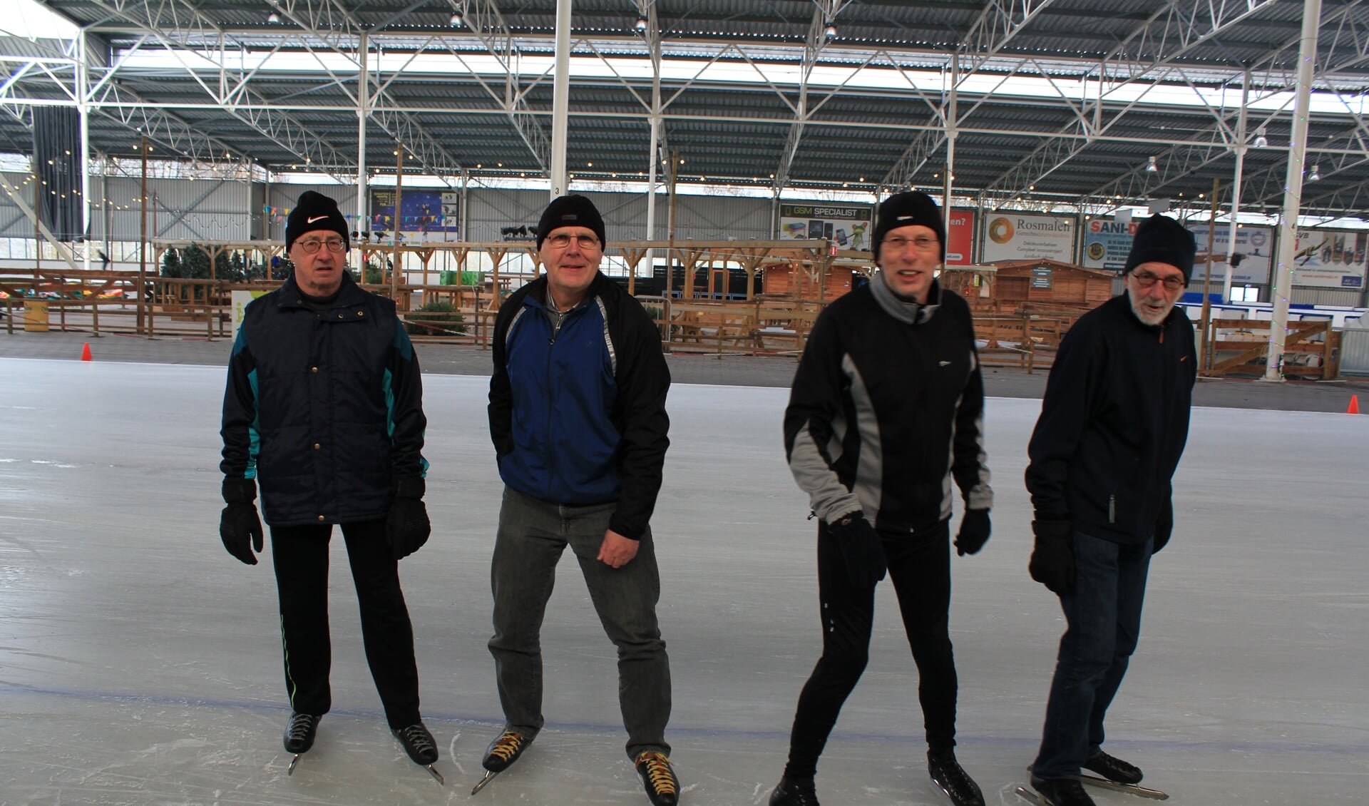 Jaap de Rijke, Ben ten Kulve, Jaap Kloet en Dick Bentschap Knook op de ijsbaan in Breda (v.l.n.r.).