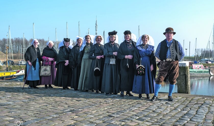 Stichting Streekdracht Tholen houdt de streekdracht levend.