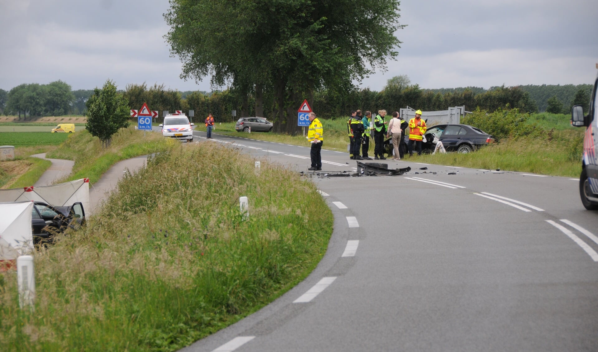 De auto met het slachtoffer uit Nieuwdorp kwam op het fietspad onderaan de dijk van de Oud-Vossemeersdijk terecht. 