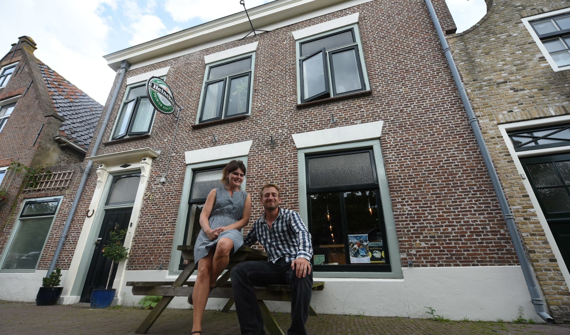 Steffie van Lande en Willem Dooresteijn heropenen Hotel Stavenisse.
