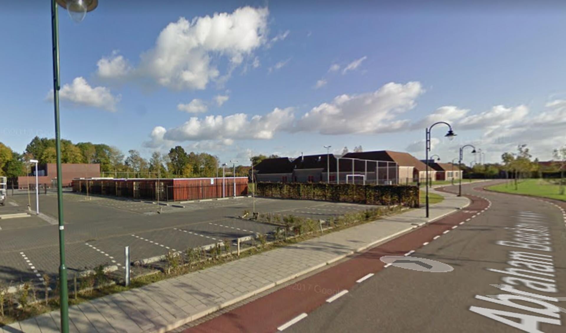 Knulst wil dat het gebied dat onder het Masterplan Tholen valt, rookvrij wordt. Daar horen het Westerpoortcollege, Meulviet, de (eventuele) toekomstige speeltuin, het zwembad en sportvelden van Tholense Boys bij. (Foto: Google Maps.) 