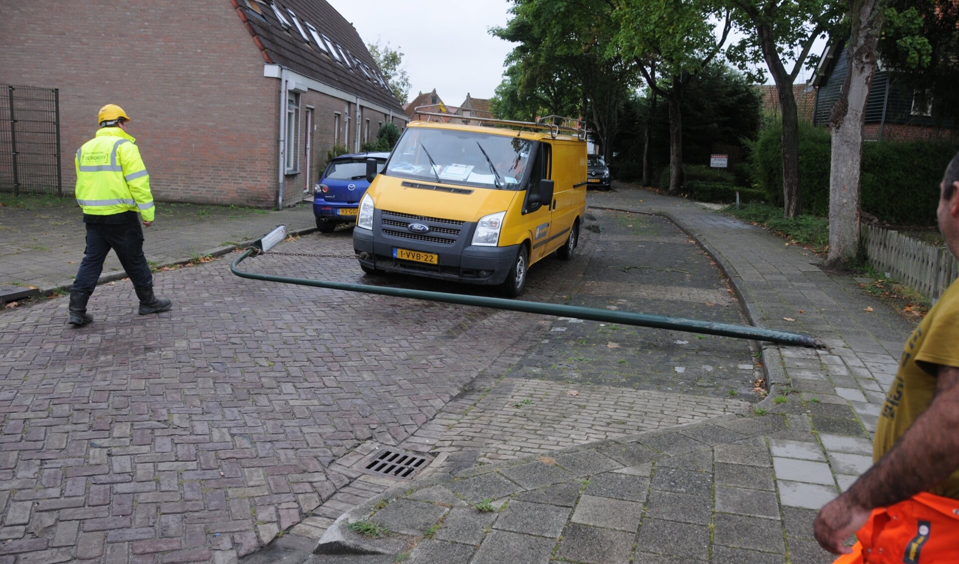 Een lantaarnpaal in de Hoenderweg in Sint-Annaland viel vorig jaar om na een aanrijding. 