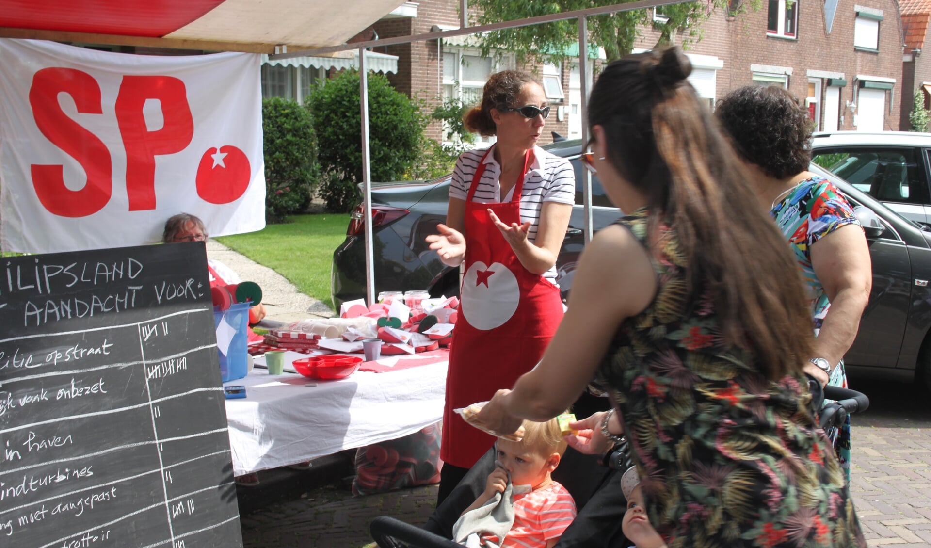 De stand van de SP op de laatste braderie in Sint Philipsland. 