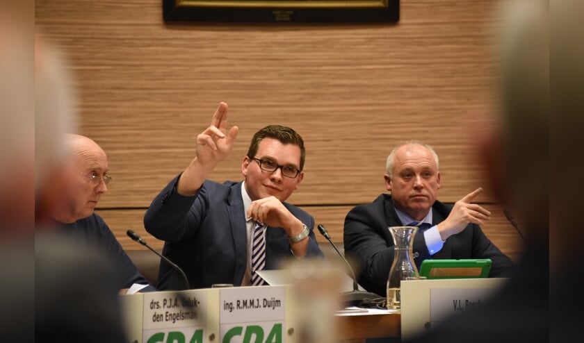 Geen van de andere partijen steunde donderdagavond een voorstel van de PVV om hun idee voor een referendum over de zondagsopenstelling te bespreken. Dat gebeurt pas bij de volgende commissievergadering.