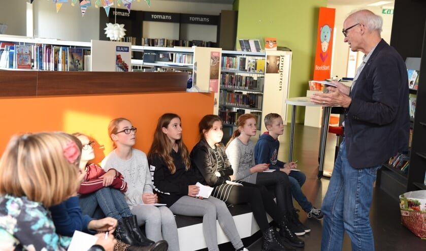 Zo nu en dan worden er bijzondere activiteiten gehouden in de diverse Bieb in de Buurt vestigingen. Bijvoorbeeld een lezing voor
kinderen over allergieën, hier in de brede school in Sint-Annaland.