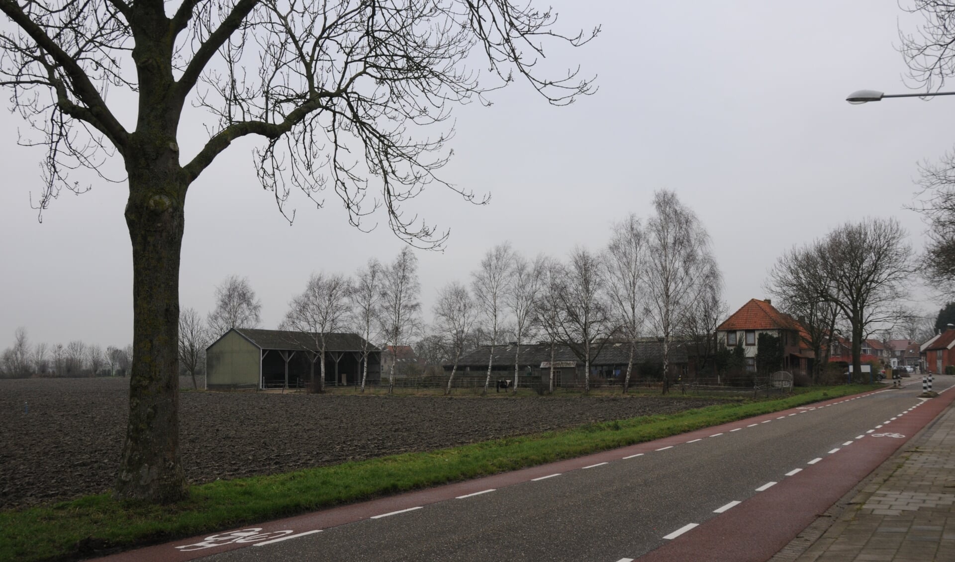 De nieuwe kerk moet aan de rand van het dorp, de Molenweg, verrijzen.