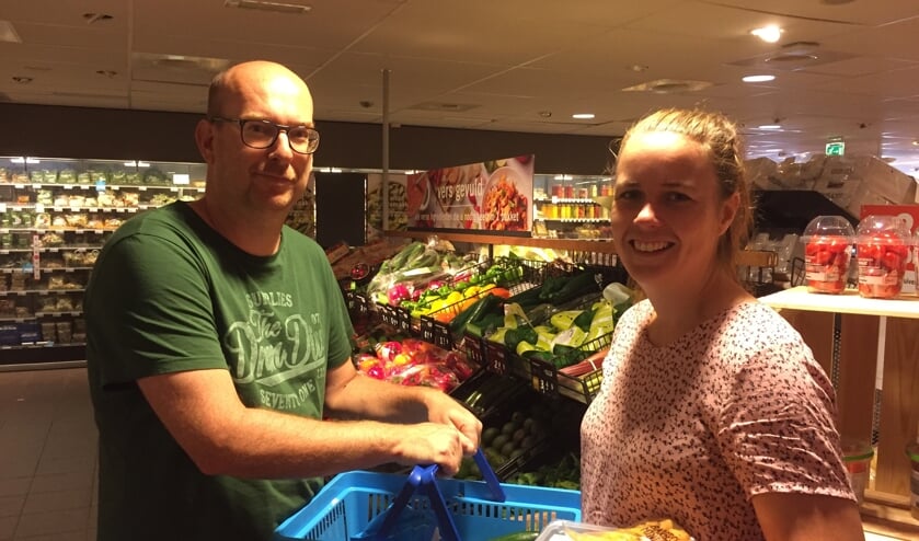Ilse Breedveld en Carlo Baas zijn blij met de mogelijkheid om op zondag boodschappen te doen.