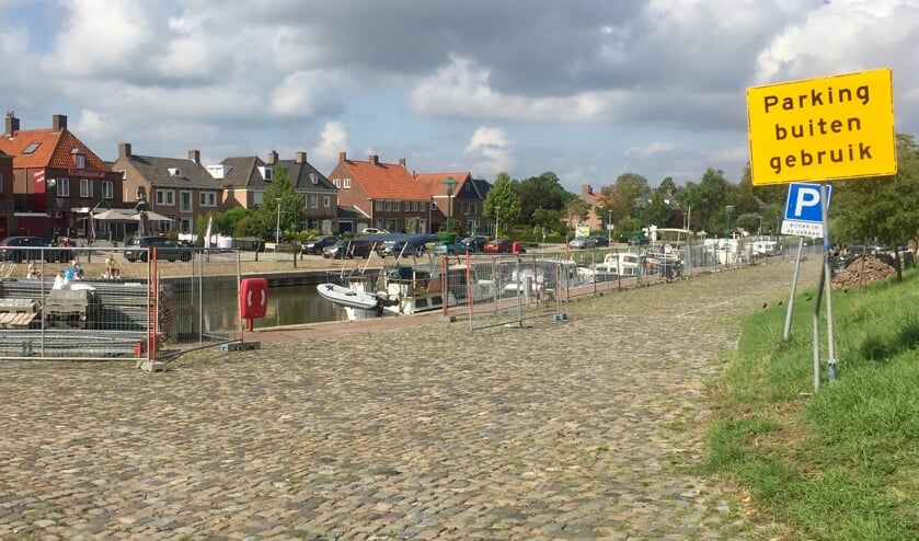 De voorbereidingen zijn getroffen zodat het werk aan de haven kan beginnen.