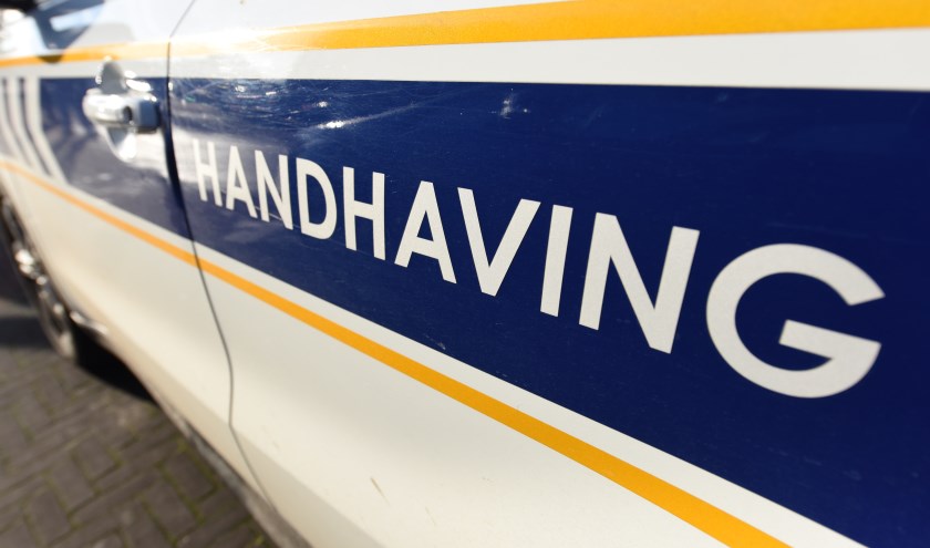 Handhaving van een lokaal verbod is volgens burgemeester Ger van de Velde niet haalbaar. Nu de meerderheid van de raad daar wel wat voor voelt, zou de politie het misschien toch moeten proberen.