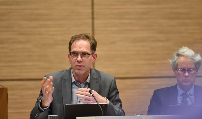 Wethouder Peter Hoek verving de afwezige wethouder Frank Hommel in het debat over de Spetter.