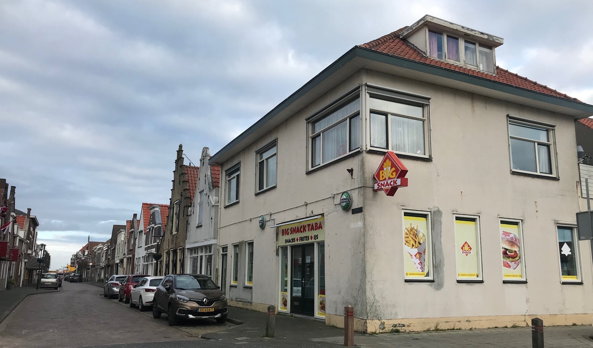 Het cafetaria op de hoek van de Voorstraat en Ring. 