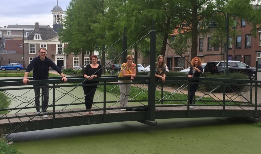 Het bestuur van de jubilerende vereniging. V.l.n.r. Pieter van den Hil, Inge Kats, Marianne Verhagen, Anne van Tilburg en Astrid de Kock.
