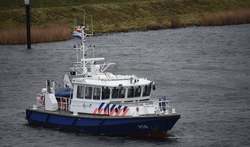 <p>De politie heeft in 2019 en 2020 diverse keren in het Schelde-Rijnkanaal gezocht naar het lichaam van de Belg Johan van der Heyden. Dat werd uiteindelijk gevonden bij de Vossemeerse brug.</p>