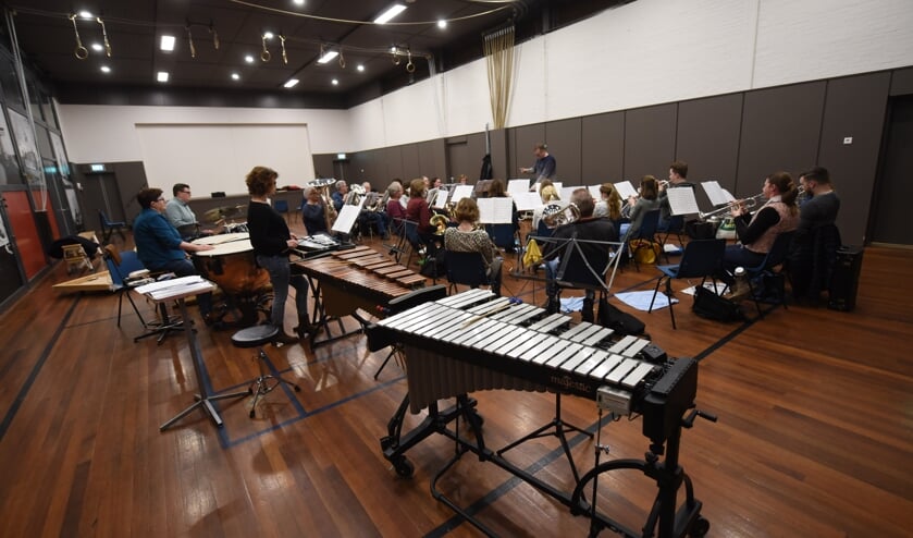 Een repetitie van Concordia Sint Philipsland in de Wimpel. (archieffoto)