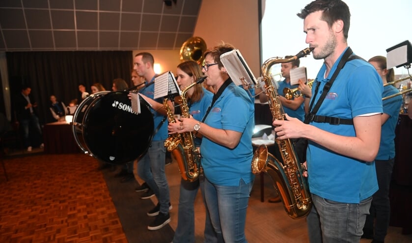 Blaaskapel De Klienkers zorgde voor livemuziek tijdens de laatste quizronde.