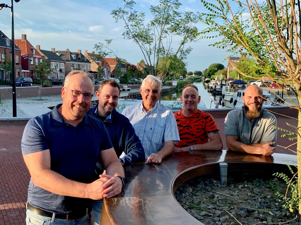 Vlnr: André van Bezooijen, Melchior van Slobbe,  Pieter Vlamings (voorzitter),  Peter Geilings, Rob van Bezooijen.