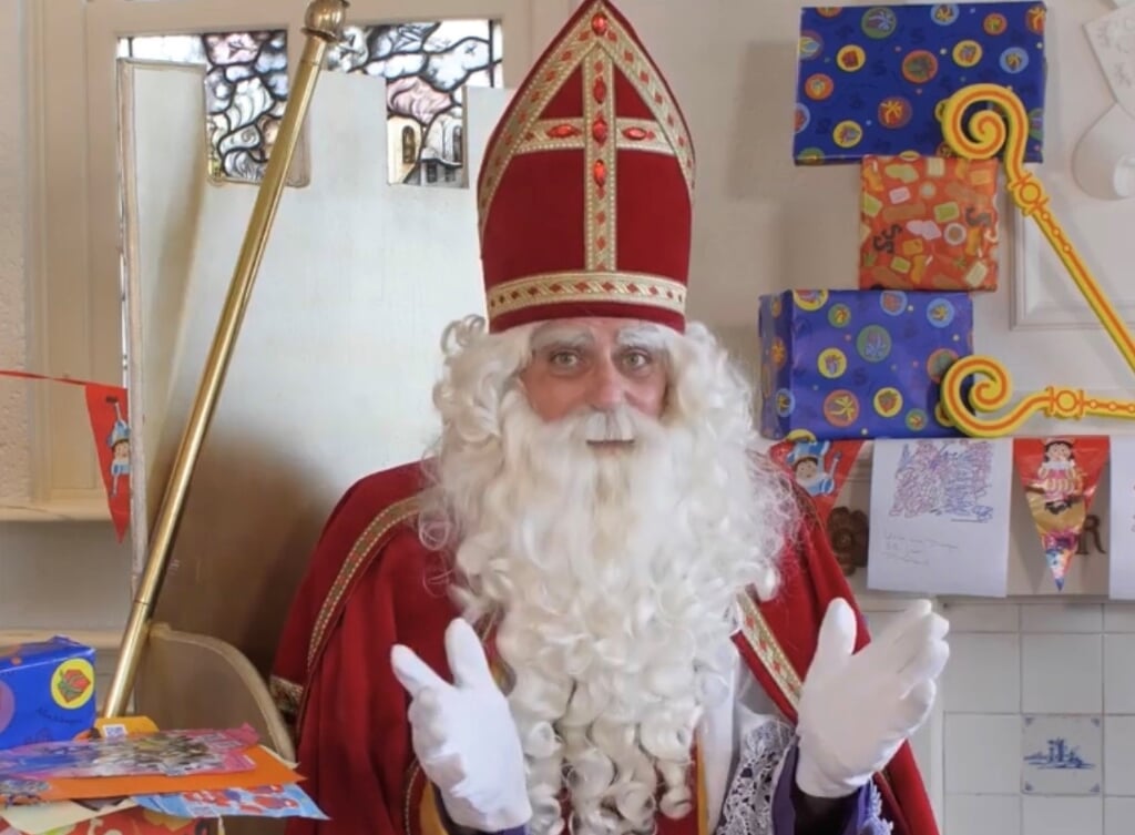 Pakjes gezonken, kwijt op het vliegveld. Maar Sinterklaas verzekert de kinderen van Dinteloord dat het wonder boven wonder altijd weer goed komt. Ook dit jaar.