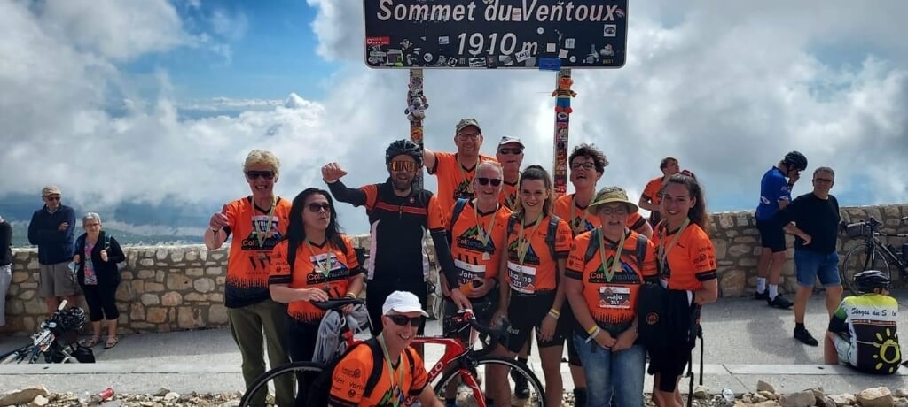 Ook vorig jaar beklom Team Voor Elk-Ander de Mont Ventoux voor ColSensation. Om geld in te zamelen wordt zaterdag een fietstocht gehouden.