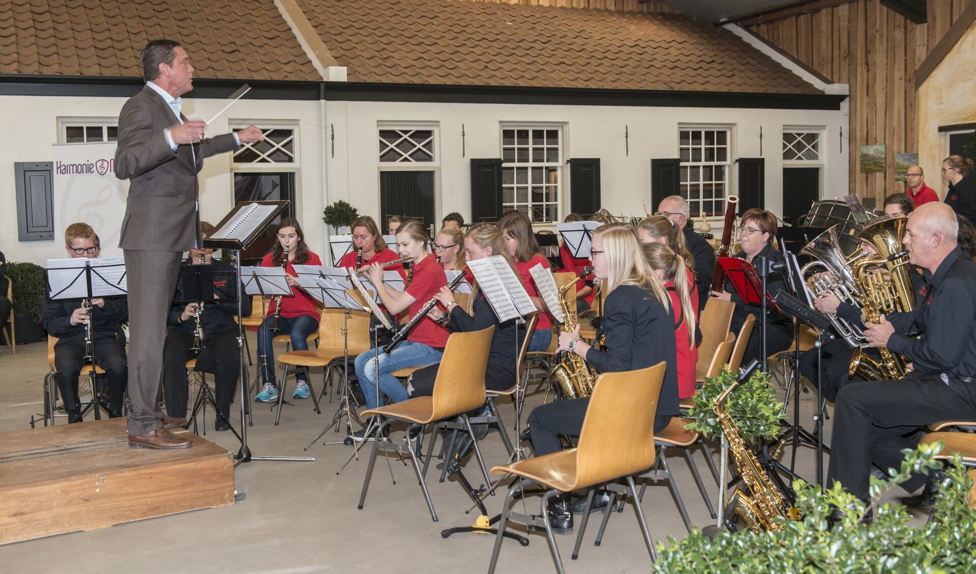 Harmonie Nijnsel tijdens een optreden in de Gasthoeve