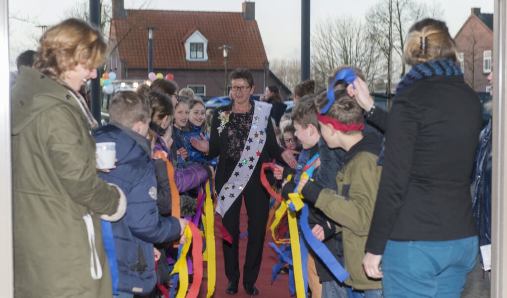 Een muur van kinderen hield Karin niet tegen.