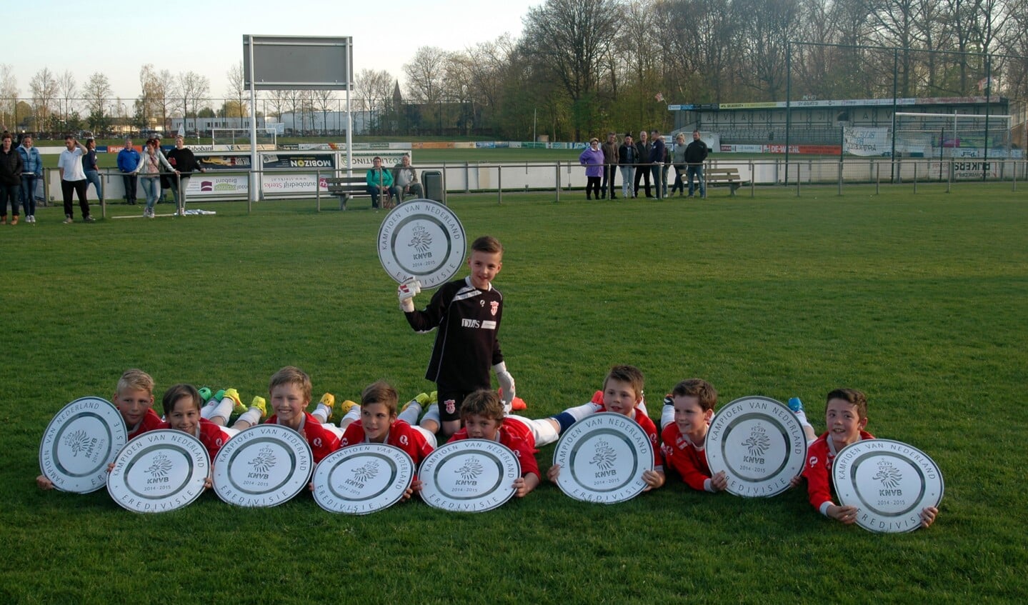 Vlnr: Jens Spijkers, Toon Merks, Tom van de Loo, Wesley van Heeswijk, Wout Sanders (keeperstenue), Julian van de Sande, Jari van der Post, Joep Donkers, Jelt van Oirschot