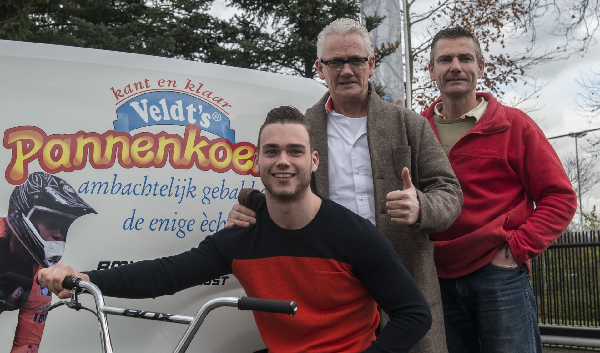 Koen en zijn sponsoren van Veldt's pannenkoeken.
