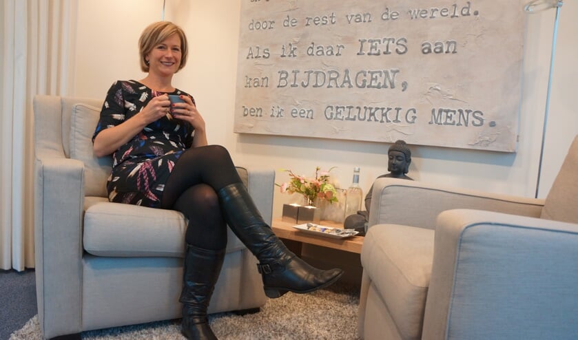 Yvonne tijdens het gesprek in De Borgmolen | Fotonummer: 4c102c