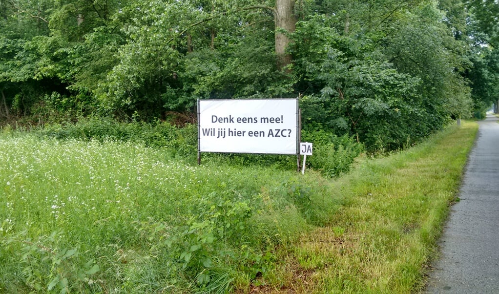 Dit bord is geplaatst nabij het Novadic gebouw